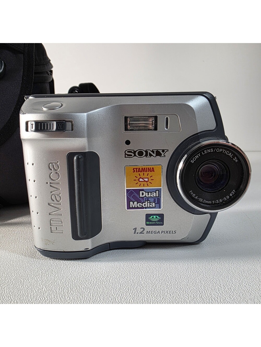 Sony Mavica MVC-FD100 1.2MP Digital Camera Silver and Bag DOESNT COME W/ CHARGER